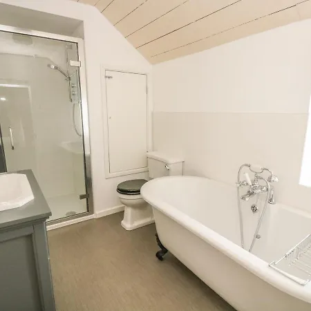 Holiday home Polcreek Farmhouse, *